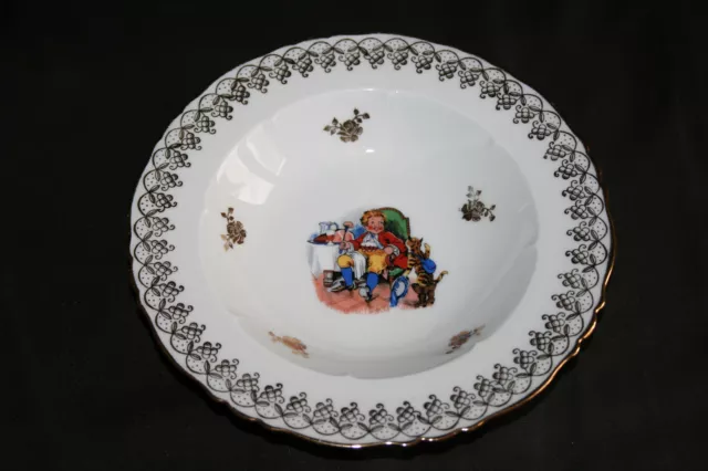 Assiette creuse ancienne en porcelaine de Limoges décor d'enfant