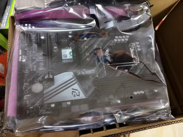 ASROCK Z390 PHANTOM Gaming 4S/AC Motherboard + i7-9700K +