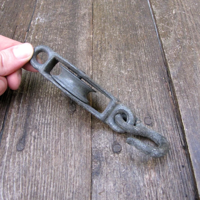 Old Galvanised Pulley Hook / Washing Line 2