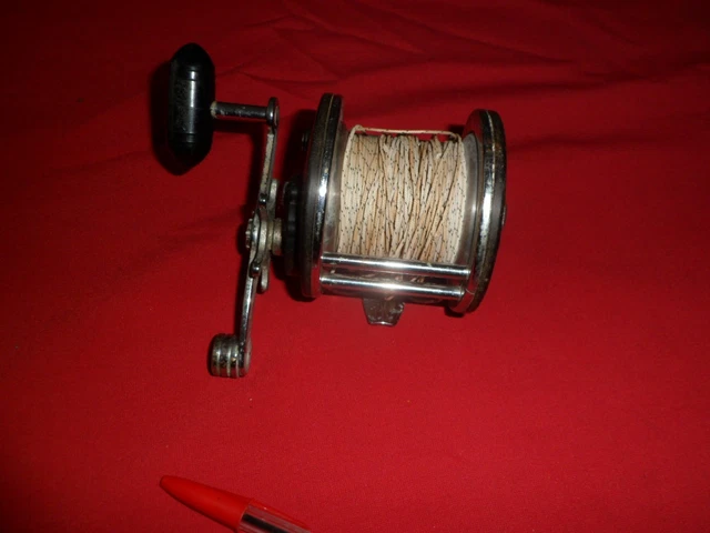 Lot de 2 moulinets MITCHELL 498 avec boites pêche ancien