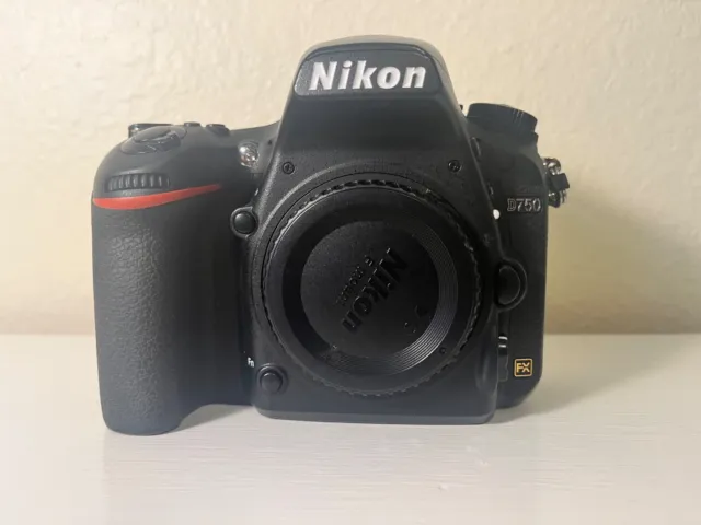 Nikon D750 - Shutter Count   7,500 - Body Only - READ