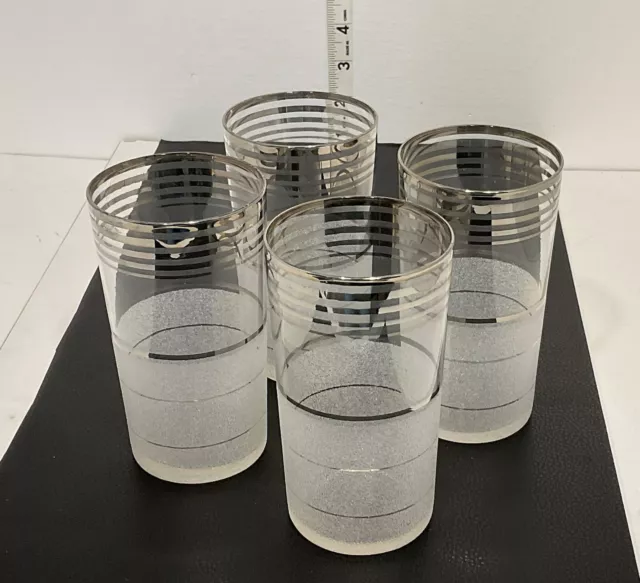 Juego de 4 vasos MCM de colección década de 1960 con montura plateada esmerilada