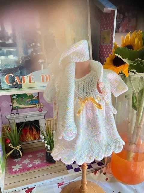 habit poupée compatible avec Emilie de modes et travaux, pull avec col