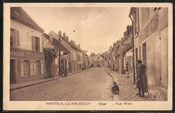 CPA Nanteuil-le-Haudouin, Rue Missa, vue de la rue 1948