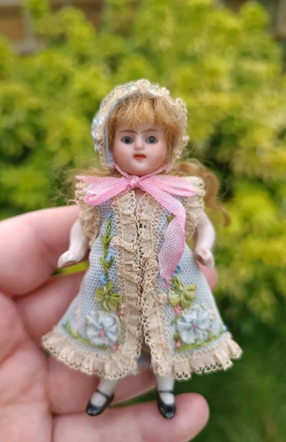 3 1/2& ( 9 cm) Antique Beautiful Miniature Mignonette Doll All bisque £ ...