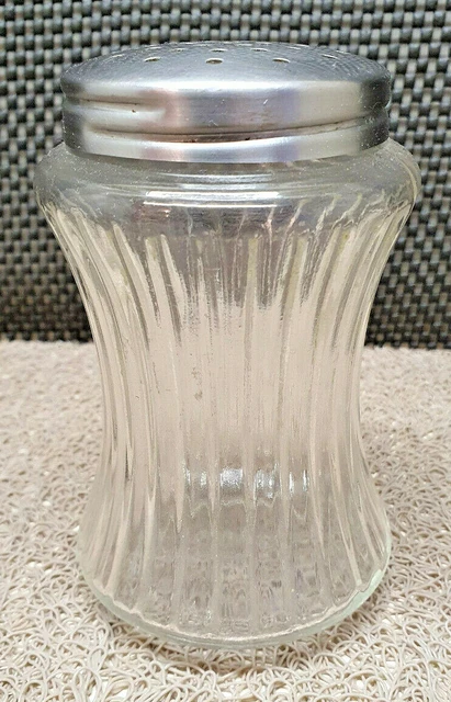 Sucrier vintage en verre moulé avec bec verseur en inox, verseuse à sucre, verre ciselé et strié , vintage et chic - Arts de la table