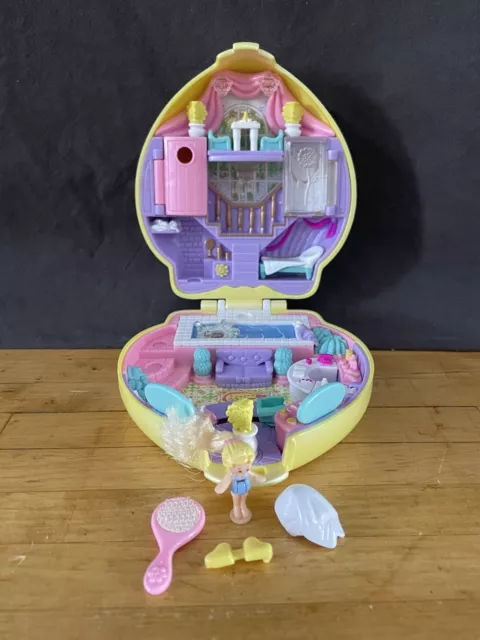 Polly Pocket Stylin' Salon (only missing 1 clip) Bluebird Vintage 1995