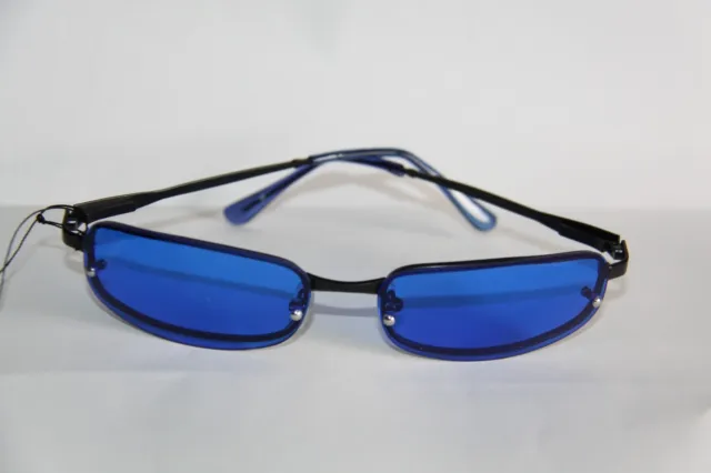 Farb Brille Sonnenbrille  Gläser Blau Rahmen Anthrazit Aus Metall Hinter Gläsern