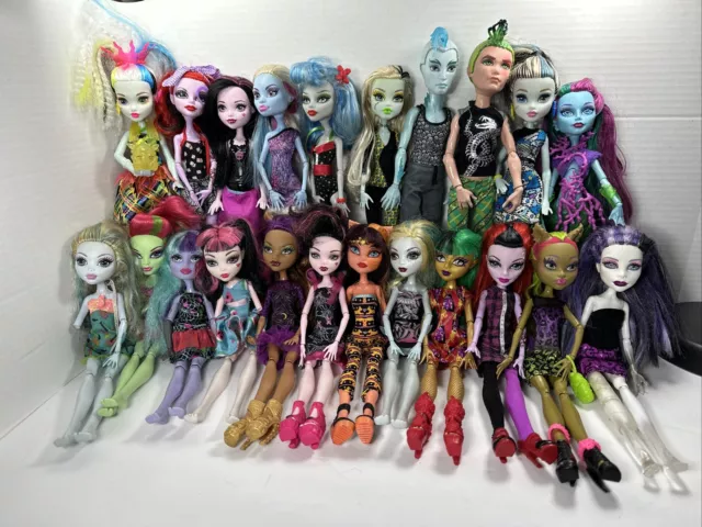 (21) Monster High Dolls Lot Operetta  Lagoona Draculaura Frankie Ghoulia - READ