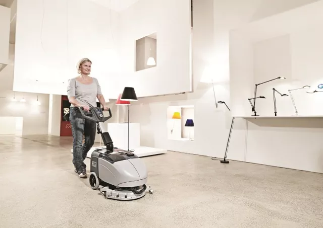 Nilfisk Sc 351 Commercial Battery Automatic Floor Scrubber Cleaner  Tennant Hako 2
