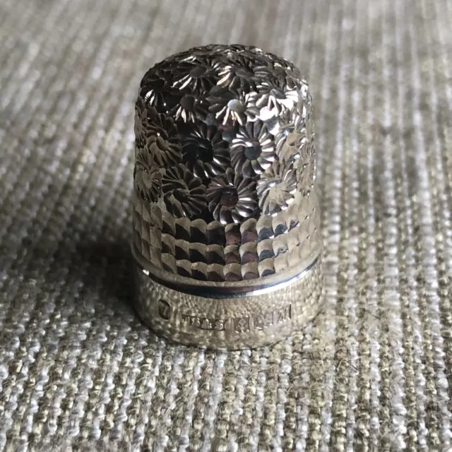 Silver Thimble Hallmarked James Swann & Sons (JS&S) #7 Birmingham 1961 3