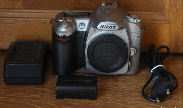 NIKON D50. Peu servi, excellent état