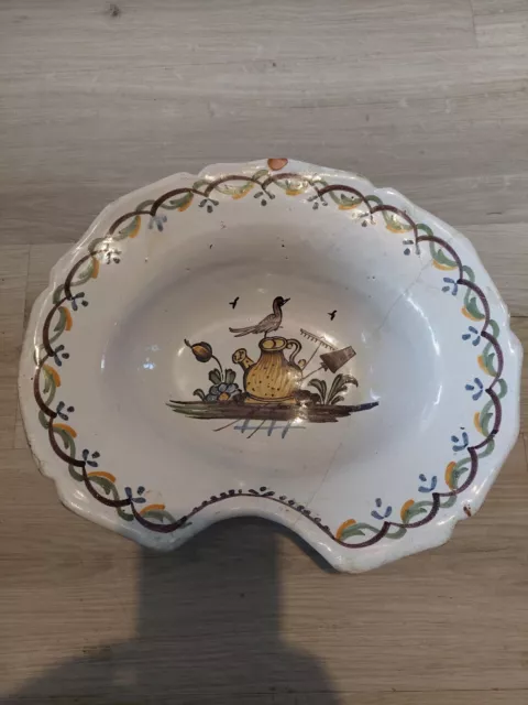 PLAT A BARBE FAIENCE NEVERS 18eme