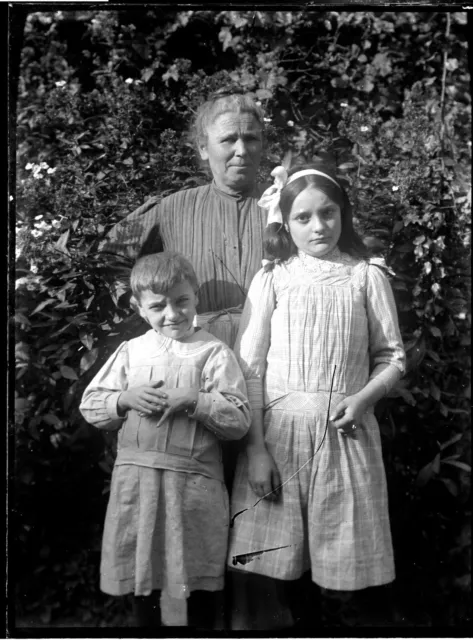 Portrait famille femme enfants - ancien négatif photo plaque verre an. 1910