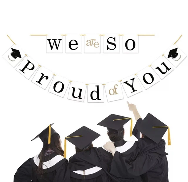 JOYMEMO Striscione Laurea Verde Glitter “We Are So Proud Of You” – Ghirlanda Per Festa Di Laurea 2022 Con Tappi Di Laurea