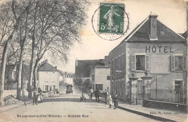Cpa 58 Neuvy Sur Loire / Grande Rue