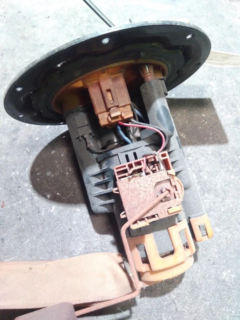Mazda 323 Fuel Sending Unit Bj 09/98-12/03 98 99 00 01 02 03 2