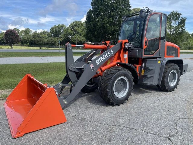 5.5 Ton Wheel Loader, 74Hp Cummings, Backup Camera, Radio, 4X4, A/C, 4400Lb Lift