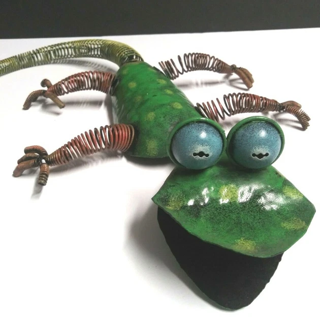 Metal Gecko Lizard w/ Wire Legs Tail and Head Bobblehead Sculpture 12" x 16"