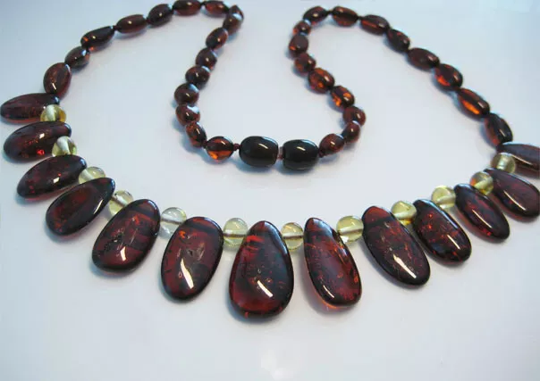 Genuine Cherry Elegant Beautiful Baltic Amber Necklace 11 grams !!!