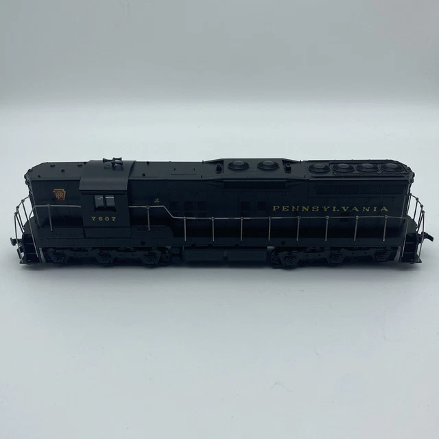 Vtg Athearn Ho Scale Pennsylvania 7607 Powered Diesel Locomotive Model Train