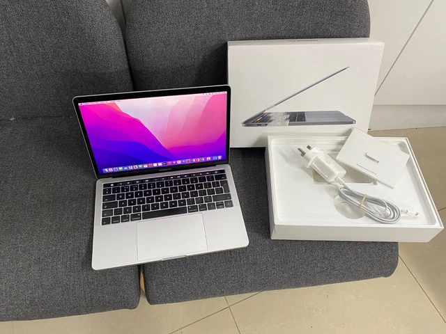 Apple MacBook Pro 13,3" 4 porte TB, 8 GB, 512 GB unità di memoria a stato solido, macOS Monterey, Office