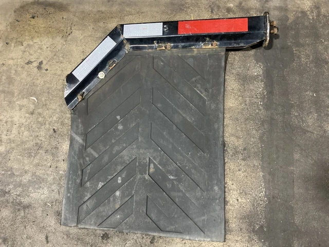 Freightliner CASCADIA Brackets Misc LH SIDE MUDFLAP BRACKET W/ MUDFLAP