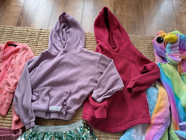 Huge BUNDLE of GIRLS CLOTHES age 5-6 years TSHIRTS leggings robe, jumpers 13