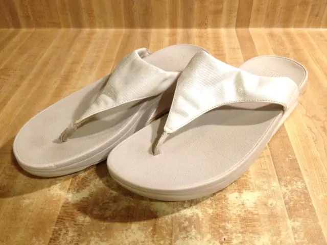 FitFlop Womens 10M Lulu Shimmer White Gray Toe Post Platform Wedge Thong Sandals
