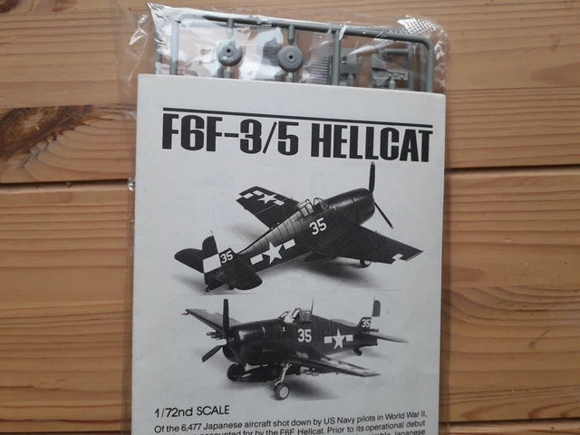 Grumman F6F-3/5 Hellcat 1/72 ACADEMY 1/2