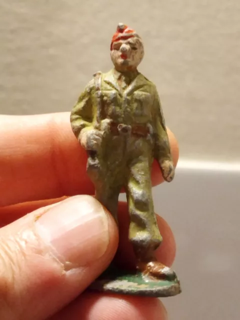 Figurine soldat militaire spahis défilant à pied fusil cassé aluminium QUIRALU?