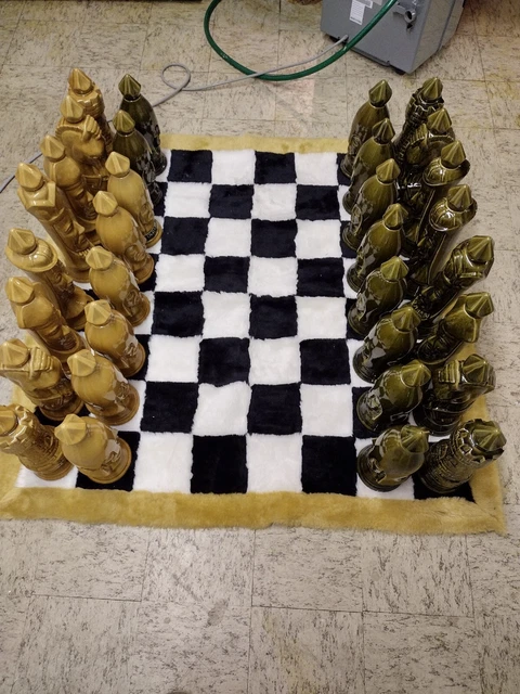 Old Crow CHESSMEN Bourbon Whiskey 32 Ceramic Decanters 1969 LE Set & RARE Board