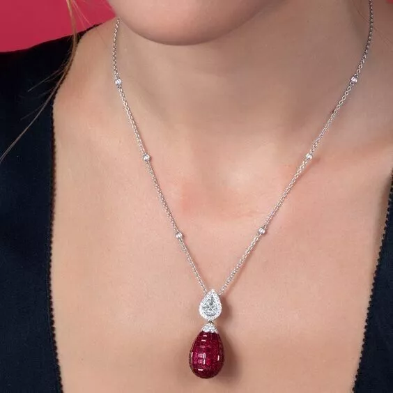 Unsichtbares Set Lab Ruby Teardrop Halskette für Frauen Red Carpet Schmuck...