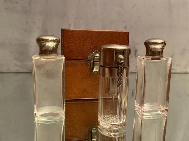 Nécessaire de voyage à parfum écrin à senteurs cuir flacons vaporisateur cristal