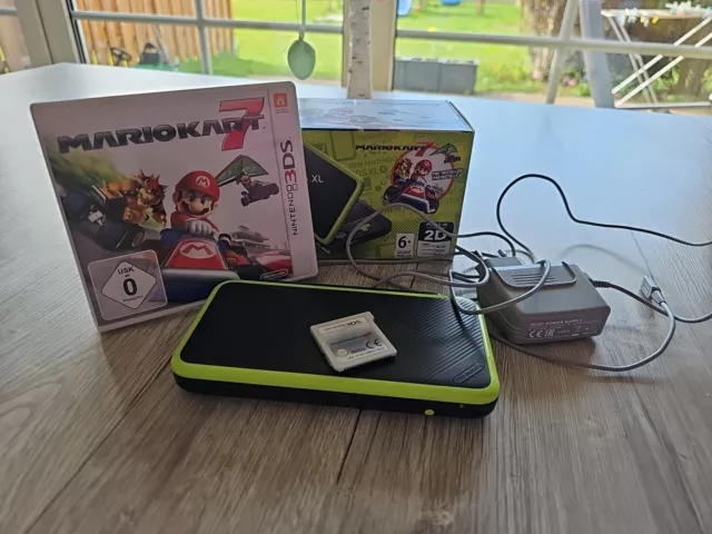 Nintendo 2 DS XL Grün MarioKart 7 Edition Grün, Mit Ladekabel
