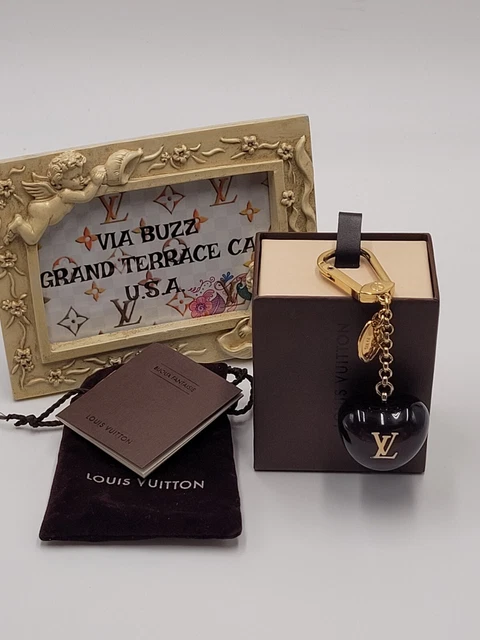 LOUIS VUITTON Pomme D'Amour Coeur Rayures Heart Key Holder/Bag Charm LOUIS VUITTON Pomme D'Amour Coeur Rayures Heart Key Holder/Bag Charm