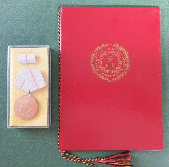 DDR URKUNDE & Medaille der Waffenbrüderschaft in Bronze Juli 1982 EUR