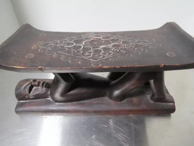 VTG Ashanti head rest - hard carved wood