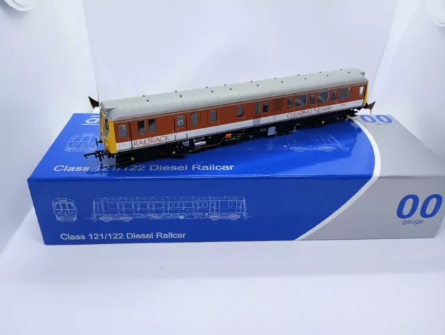 Dapol Class 121 Railtrack Red/White Excellent Only 1 Bogie Drive Please Read...