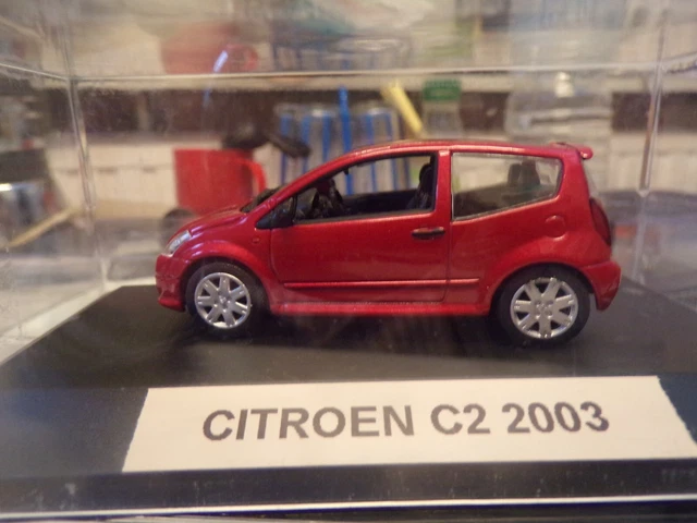 Voiture miniature 1/43..Citroen C2..de 2003..sboite