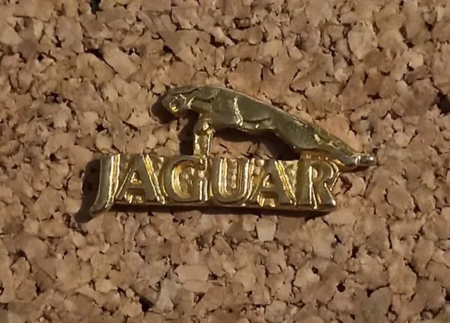 Pin's Jaguar Auto Voiture De Luxe Logo Marque Embleme Blason Felin Épinglette