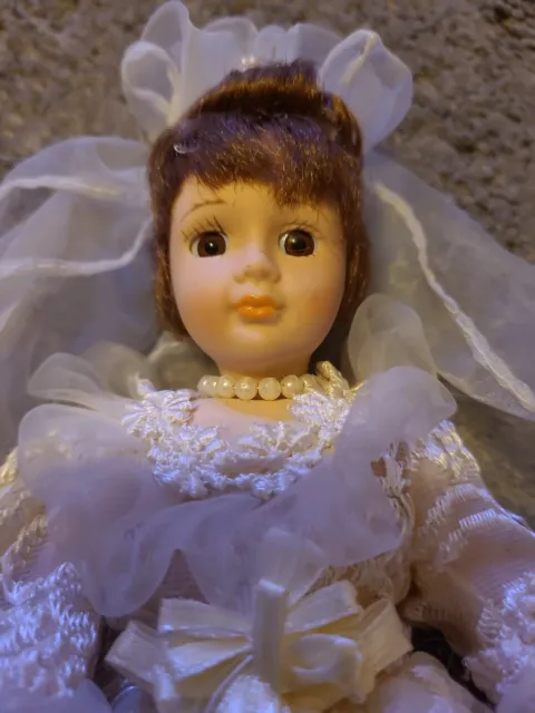 Hermosa muñeca de porcelana ""La novia"" vintage articulada Regency 2