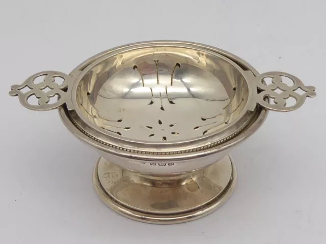 SMART ANTIQUE ART DECO SOLID STERLING SILVER TEA STRAINER ON STAND 1926 54 g