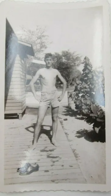 Vintage Hawaiian Guy Post Photo (B6)