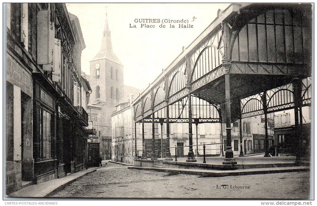 33 GUITRES - La place de la Halle