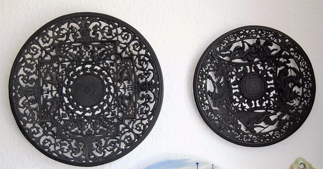 2 Durchbruch-Wandteller Museum DDR Schinkel Relief Kunst-Guß Replik Kopie Dekor