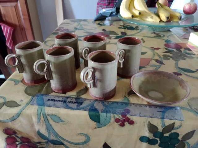 6xStudio Pottery Earthenware Tan Glaze Mugs & Bowl. Mark hoy? 9.5cm Tall(Mugs).