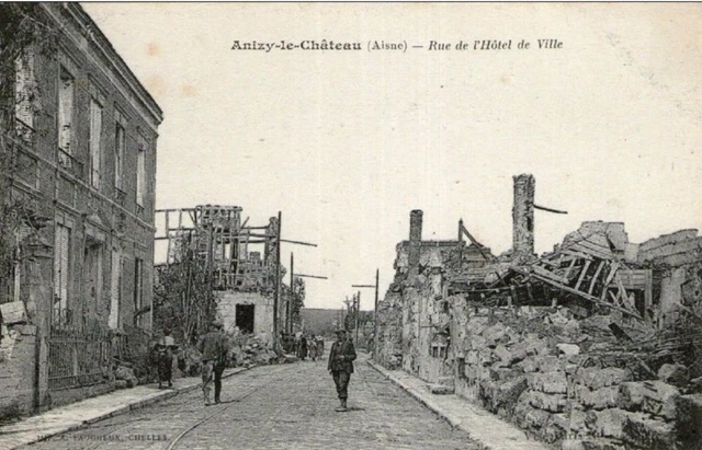 Y27 / Dept 02 Aisne Cpa Anizy Le Chateau / Rue De L´hotel De Ville Anime Neuve