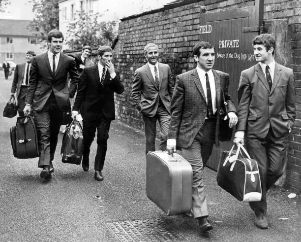 Everton football team off to Wembley The 1968 FA Cup Final was- 1968 Old Photo