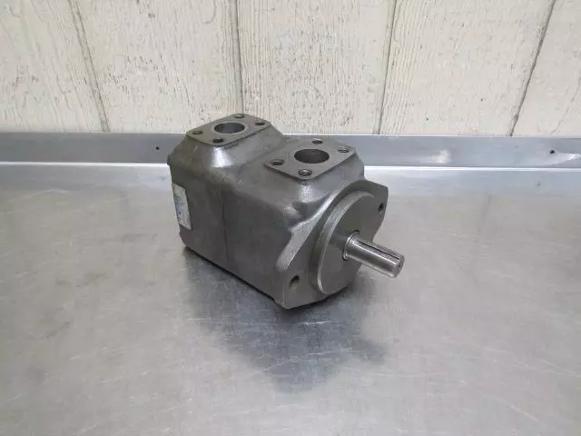 Vickers 25M42A-1C20 Hydraulic Vane Motor 4000 RPM 2.68 cu.in 47 HP MAX